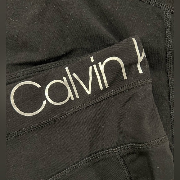 Calvin Klein Cropped Leggings with Pockets NWOT - Picture 4 of 5